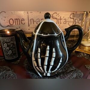 SPOOKY HOLLOW NWOT Halloween Black & White Skeleton Hand Teapot